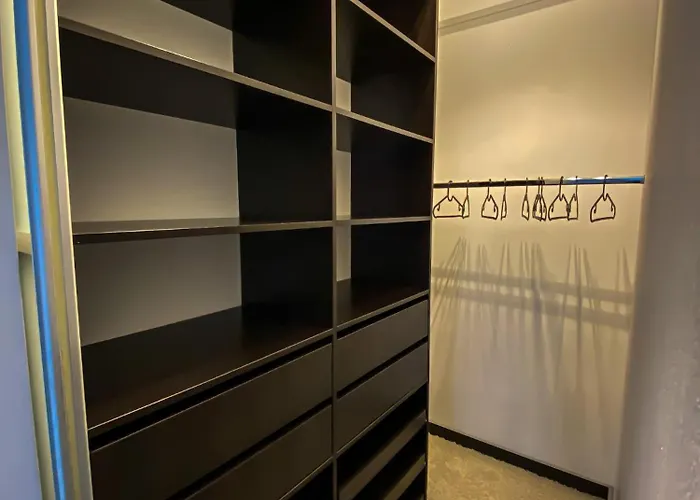 Unique And Spacious In Downtown דירה *