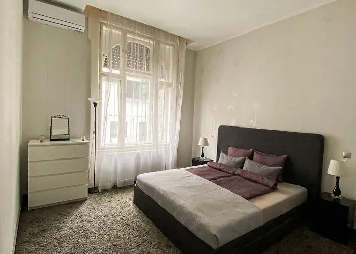 Unique And Spacious In Downtown בודפשט