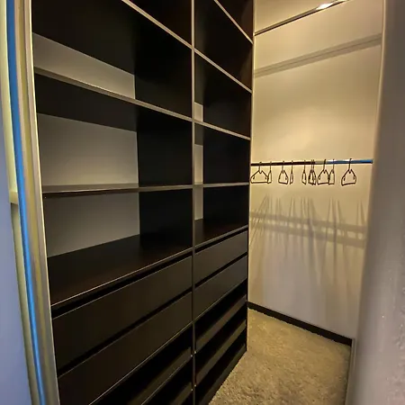 Unique And Spacious In Downtown Apartment *