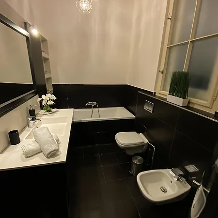 Unique And Spacious In Downtown *